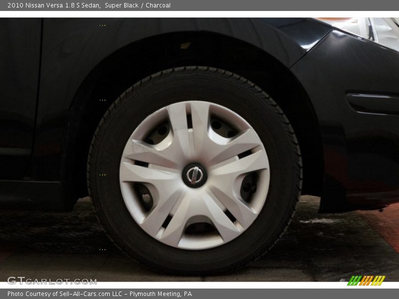 Super Black / Charcoal 2010 Nissan Versa 1.8 S Sedan