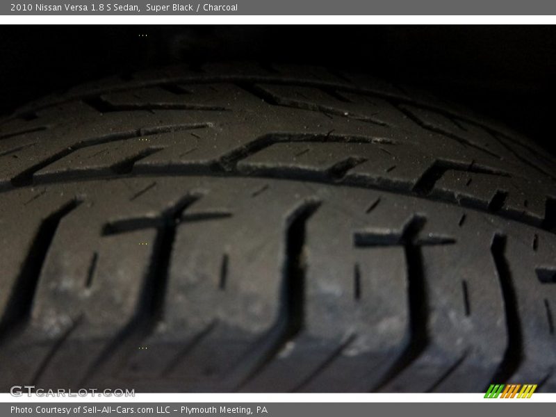 Super Black / Charcoal 2010 Nissan Versa 1.8 S Sedan