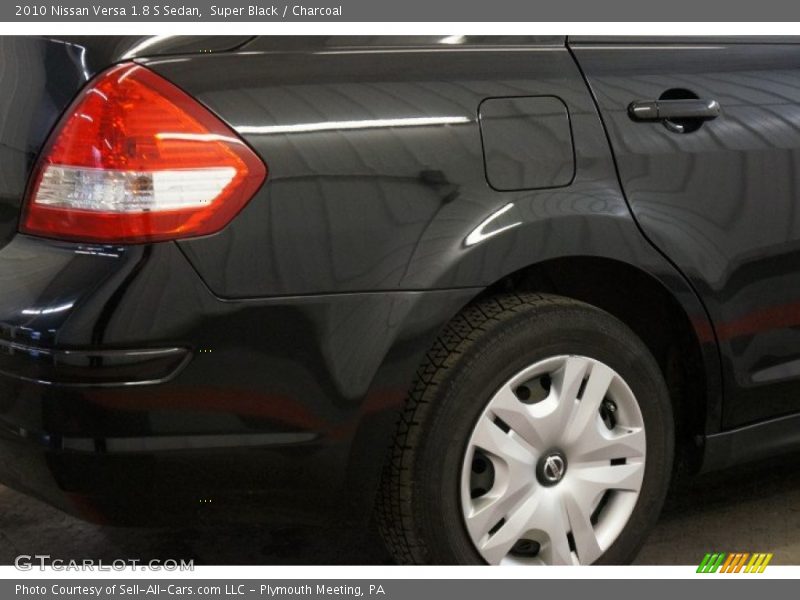Super Black / Charcoal 2010 Nissan Versa 1.8 S Sedan
