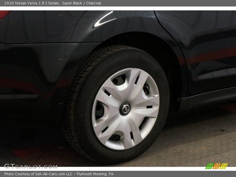 Super Black / Charcoal 2010 Nissan Versa 1.8 S Sedan