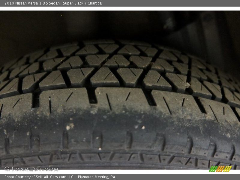 Super Black / Charcoal 2010 Nissan Versa 1.8 S Sedan
