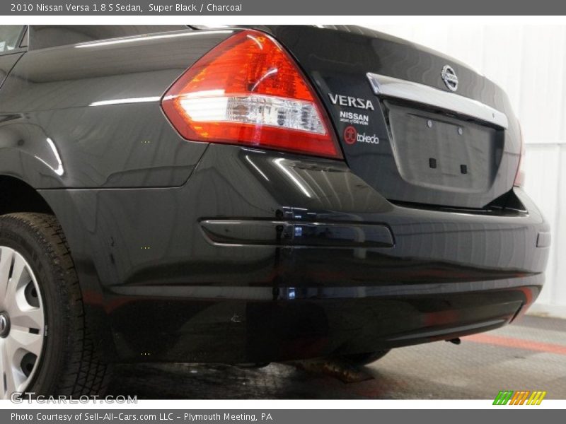 Super Black / Charcoal 2010 Nissan Versa 1.8 S Sedan