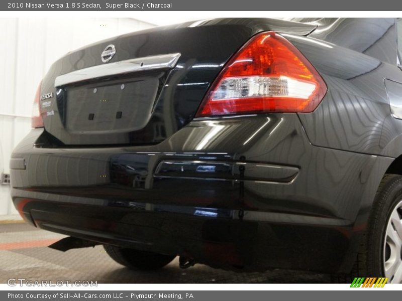 Super Black / Charcoal 2010 Nissan Versa 1.8 S Sedan