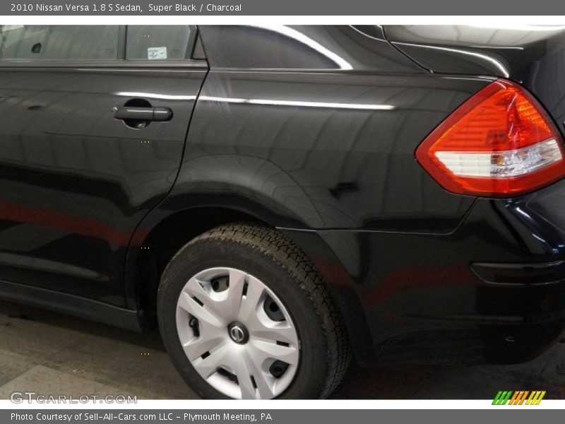Super Black / Charcoal 2010 Nissan Versa 1.8 S Sedan