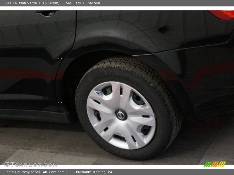 Super Black / Charcoal 2010 Nissan Versa 1.8 S Sedan