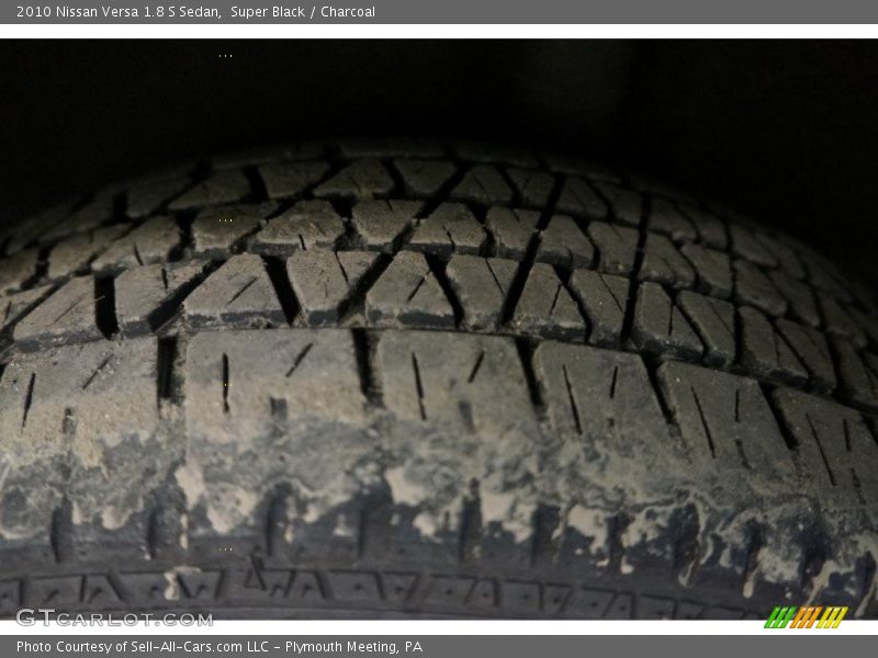 Super Black / Charcoal 2010 Nissan Versa 1.8 S Sedan