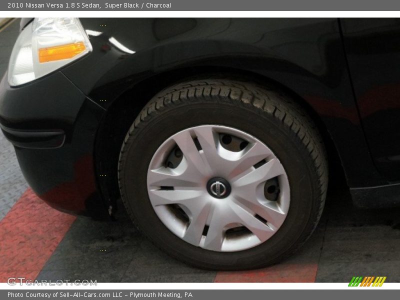 Super Black / Charcoal 2010 Nissan Versa 1.8 S Sedan