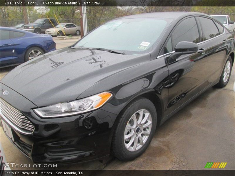 Tuxedo Black Metallic / Earth Gray 2015 Ford Fusion S