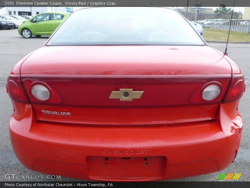 Victory Red / Graphite Gray 2005 Chevrolet Cavalier Coupe