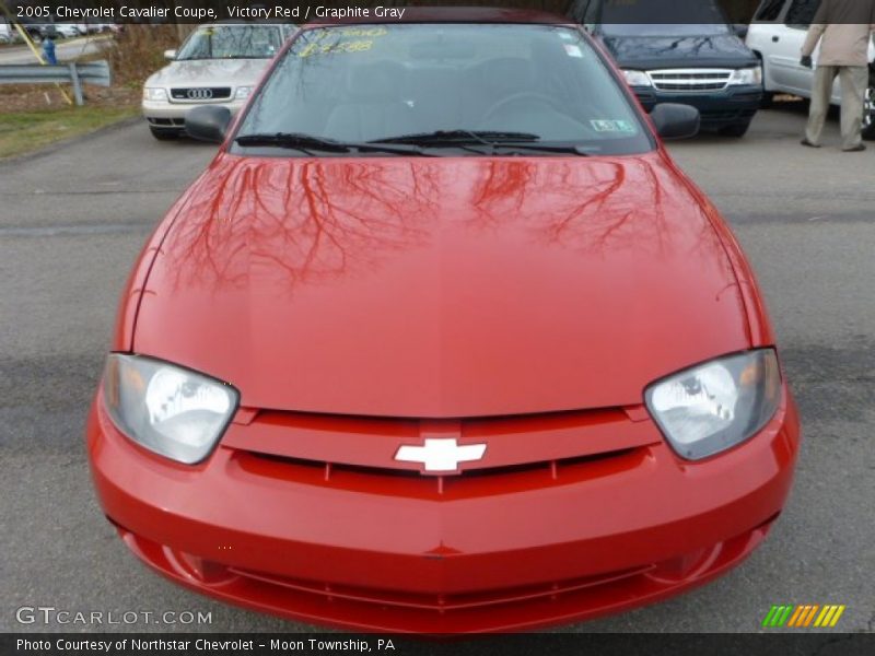 Victory Red / Graphite Gray 2005 Chevrolet Cavalier Coupe