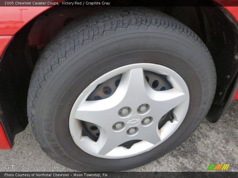 Victory Red / Graphite Gray 2005 Chevrolet Cavalier Coupe