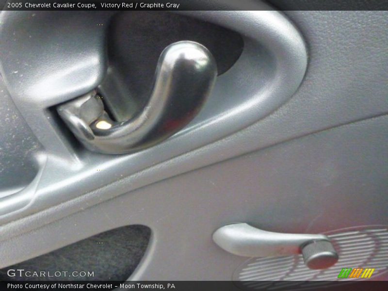 Victory Red / Graphite Gray 2005 Chevrolet Cavalier Coupe