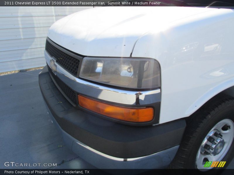 Summit White / Medium Pewter 2011 Chevrolet Express LT 3500 Extended Passenger Van