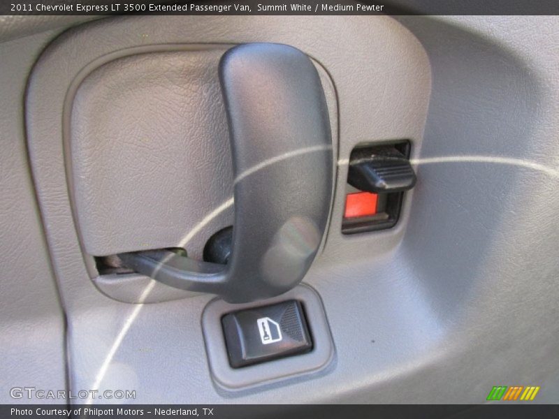 Summit White / Medium Pewter 2011 Chevrolet Express LT 3500 Extended Passenger Van