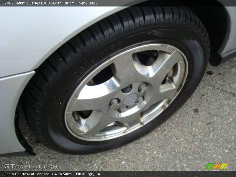 Bright Silver / Black 2002 Saturn L Series L300 Sedan