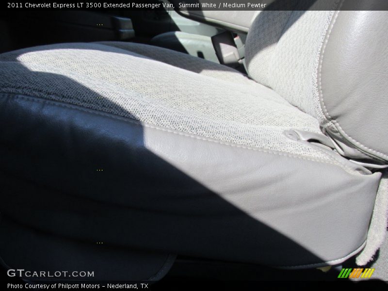 Summit White / Medium Pewter 2011 Chevrolet Express LT 3500 Extended Passenger Van