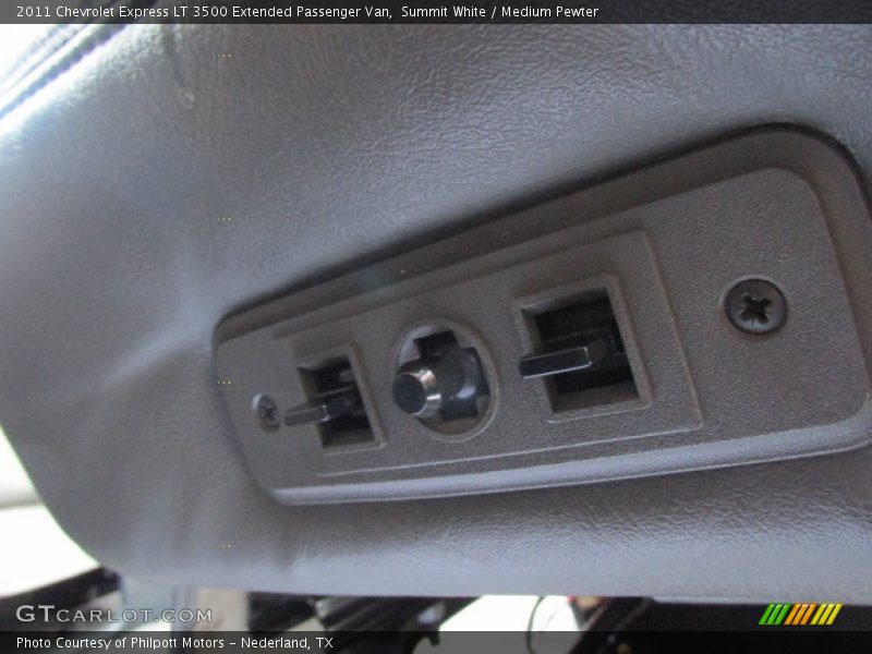 Summit White / Medium Pewter 2011 Chevrolet Express LT 3500 Extended Passenger Van
