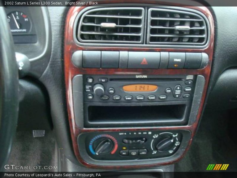 Bright Silver / Black 2002 Saturn L Series L300 Sedan