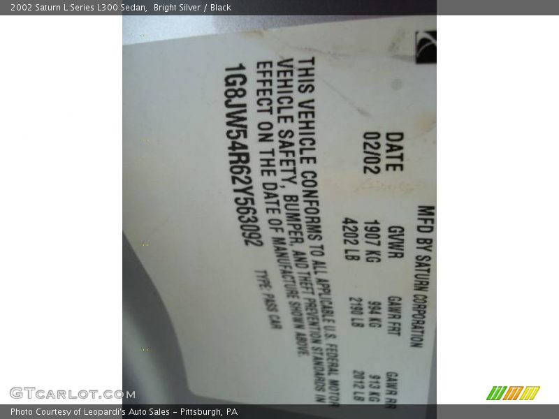 Bright Silver / Black 2002 Saturn L Series L300 Sedan