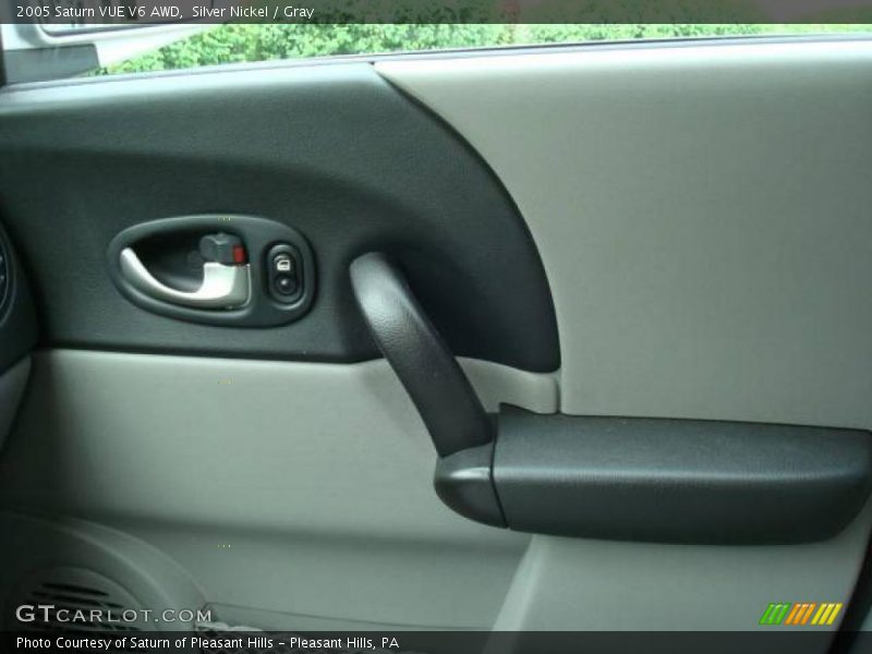 Silver Nickel / Gray 2005 Saturn VUE V6 AWD