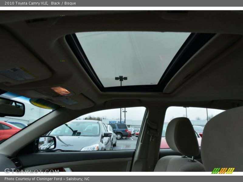 Black / Bisque 2010 Toyota Camry XLE