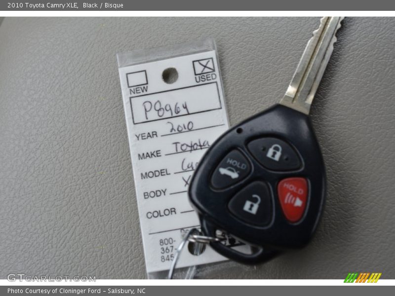 Black / Bisque 2010 Toyota Camry XLE