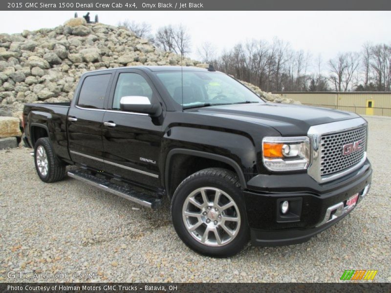 Front 3/4 View of 2015 Sierra 1500 Denali Crew Cab 4x4