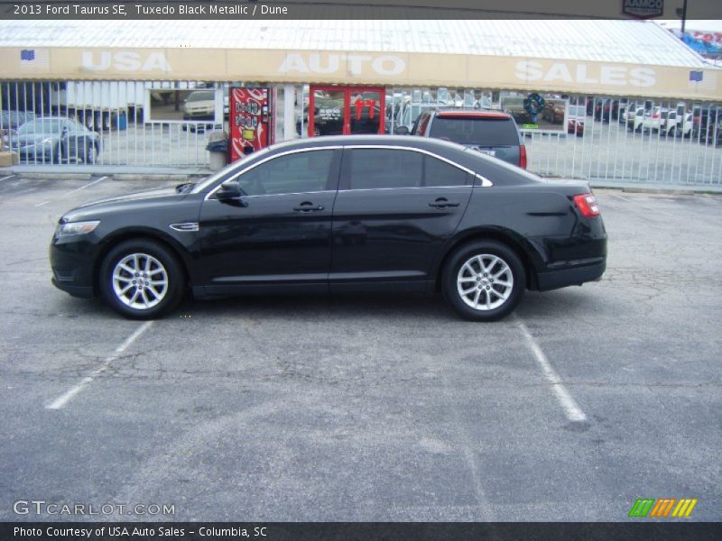 Tuxedo Black Metallic / Dune 2013 Ford Taurus SE