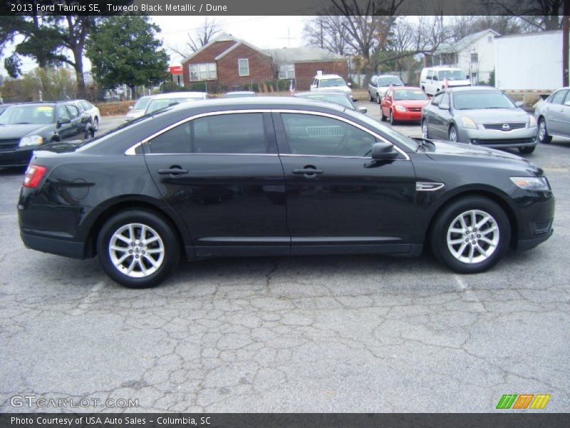 Tuxedo Black Metallic / Dune 2013 Ford Taurus SE