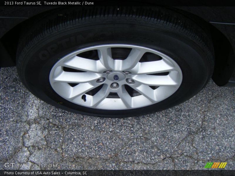 Tuxedo Black Metallic / Dune 2013 Ford Taurus SE
