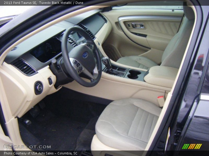 Tuxedo Black Metallic / Dune 2013 Ford Taurus SE