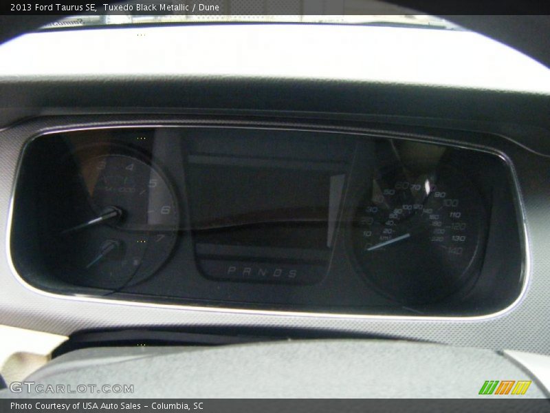 Tuxedo Black Metallic / Dune 2013 Ford Taurus SE