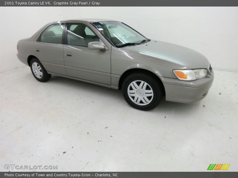 Front 3/4 View of 2001 Camry LE V6