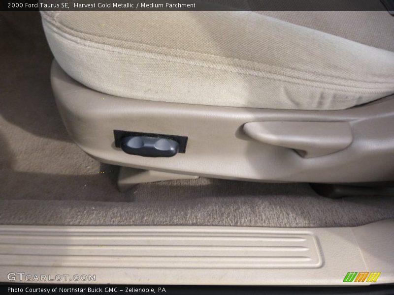 Harvest Gold Metallic / Medium Parchment 2000 Ford Taurus SE