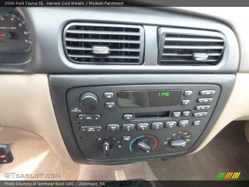 Harvest Gold Metallic / Medium Parchment 2000 Ford Taurus SE