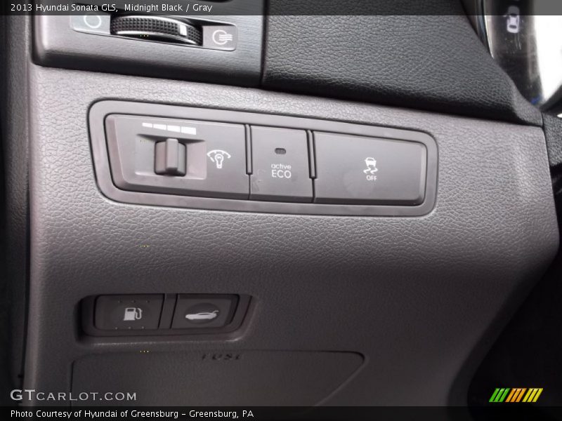 Midnight Black / Gray 2013 Hyundai Sonata GLS