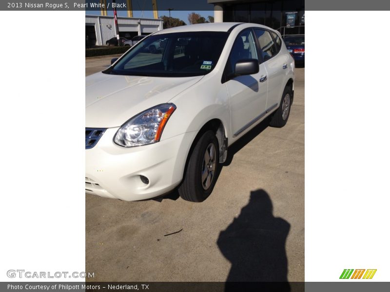 Pearl White / Black 2013 Nissan Rogue S