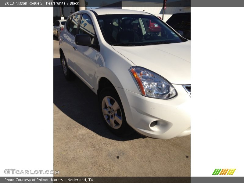 Pearl White / Black 2013 Nissan Rogue S