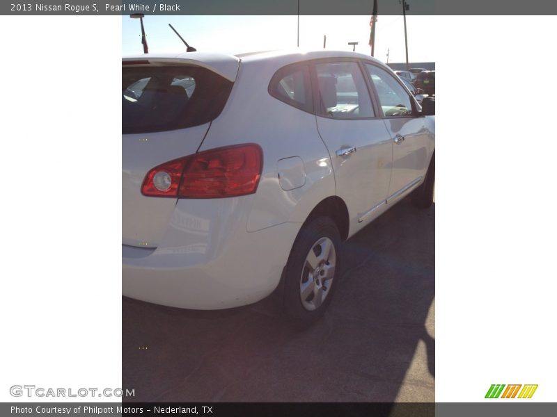 Pearl White / Black 2013 Nissan Rogue S