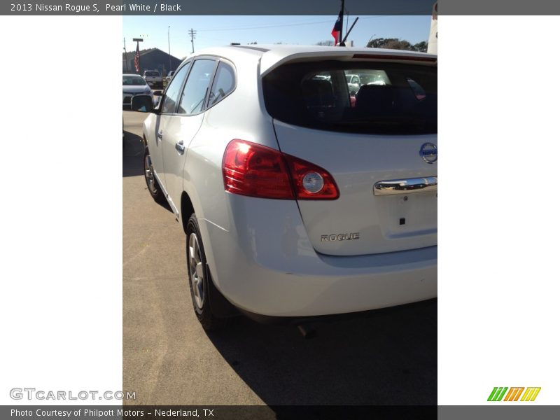 Pearl White / Black 2013 Nissan Rogue S