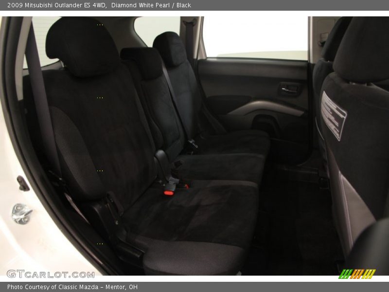 Diamond White Pearl / Black 2009 Mitsubishi Outlander ES 4WD
