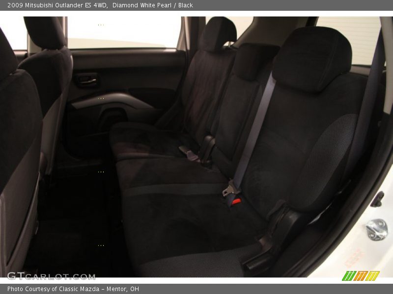 Diamond White Pearl / Black 2009 Mitsubishi Outlander ES 4WD