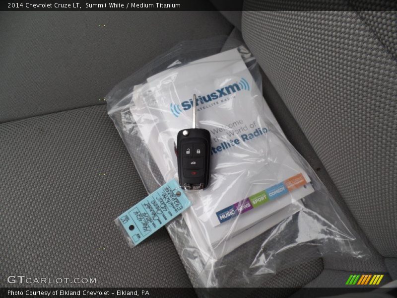 Summit White / Medium Titanium 2014 Chevrolet Cruze LT