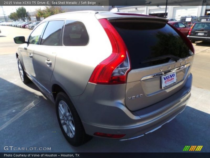Sea Shell Metallic / Soft Beige 2015 Volvo XC60 T5 Drive-E