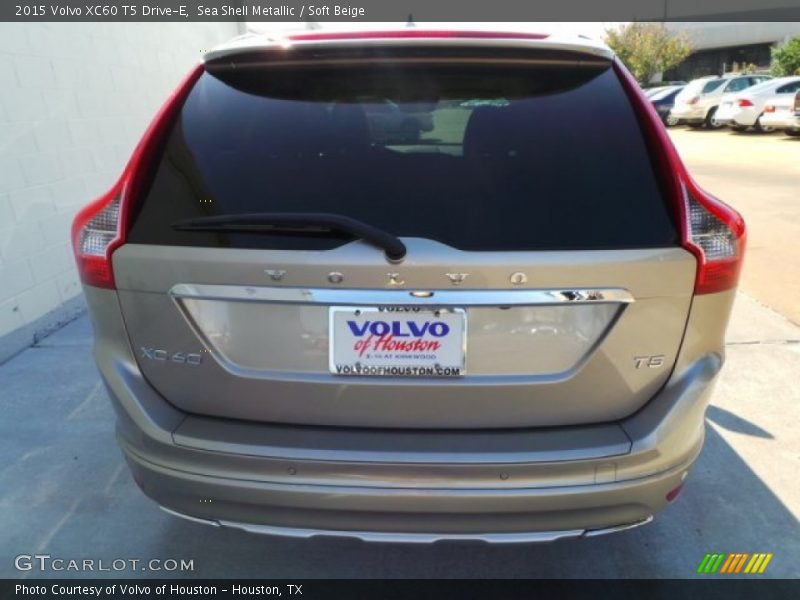 Sea Shell Metallic / Soft Beige 2015 Volvo XC60 T5 Drive-E