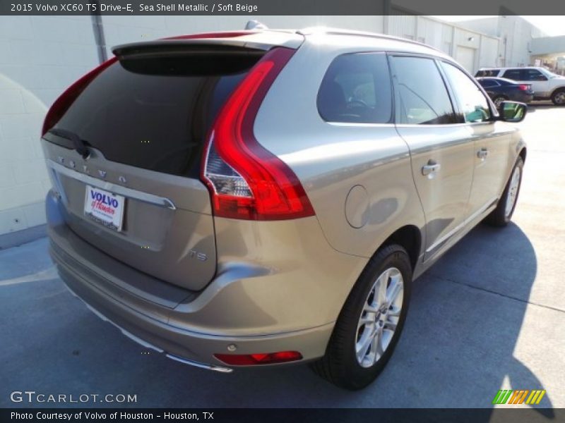 Sea Shell Metallic / Soft Beige 2015 Volvo XC60 T5 Drive-E