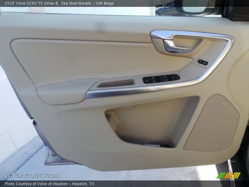 Sea Shell Metallic / Soft Beige 2015 Volvo XC60 T5 Drive-E