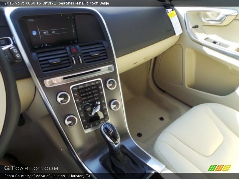 Sea Shell Metallic / Soft Beige 2015 Volvo XC60 T5 Drive-E