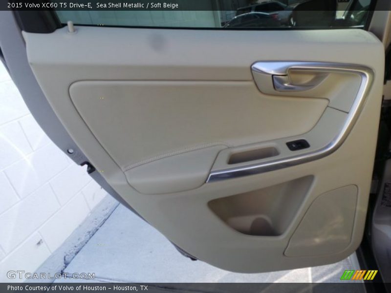 Sea Shell Metallic / Soft Beige 2015 Volvo XC60 T5 Drive-E
