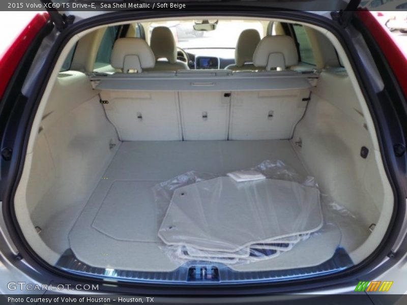 Sea Shell Metallic / Soft Beige 2015 Volvo XC60 T5 Drive-E